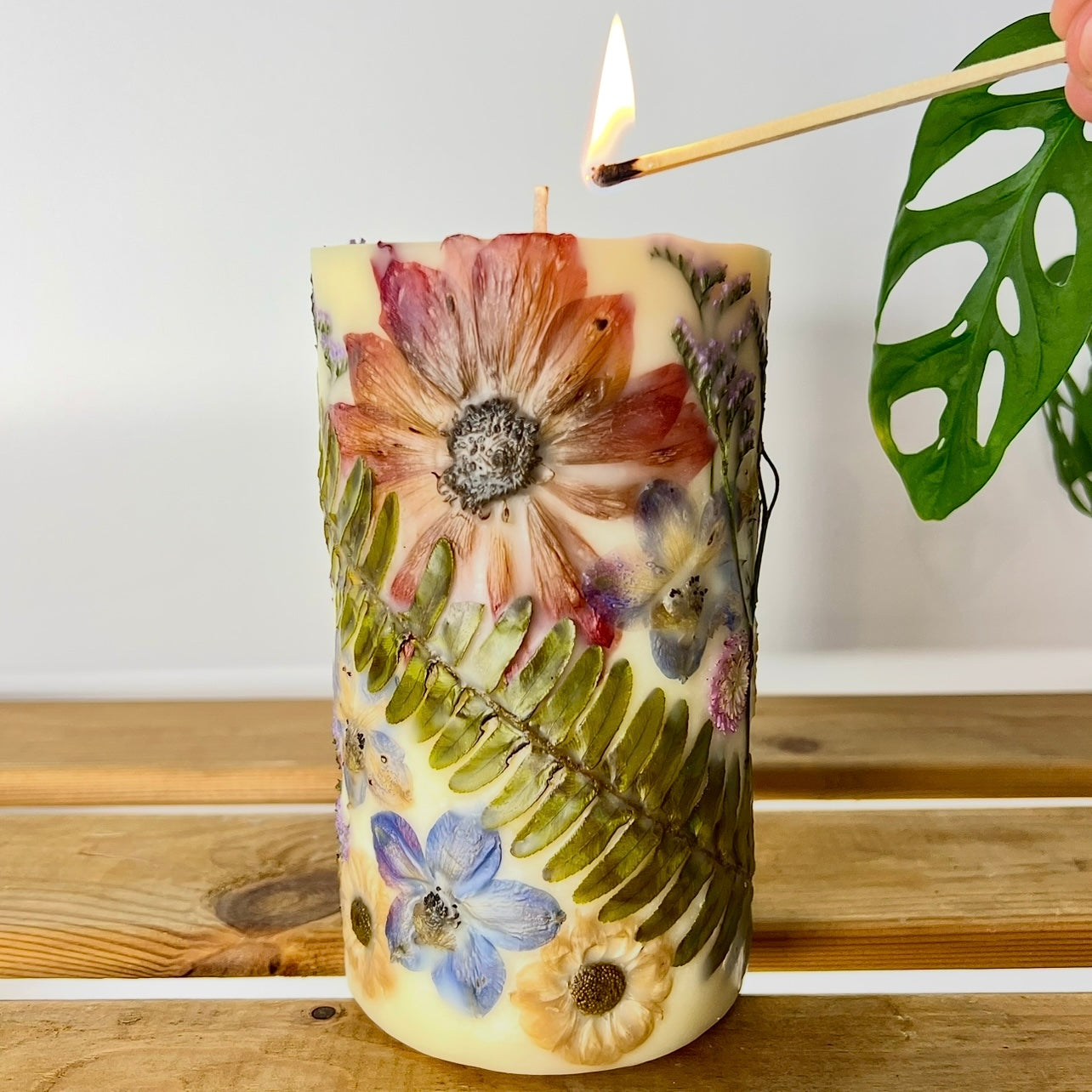 נר פרחי חורף יצוק